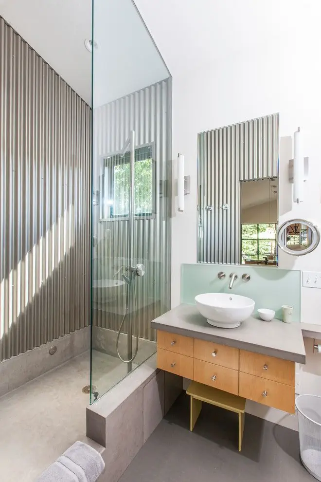 Make Bathroom Shine with Metallic Decor