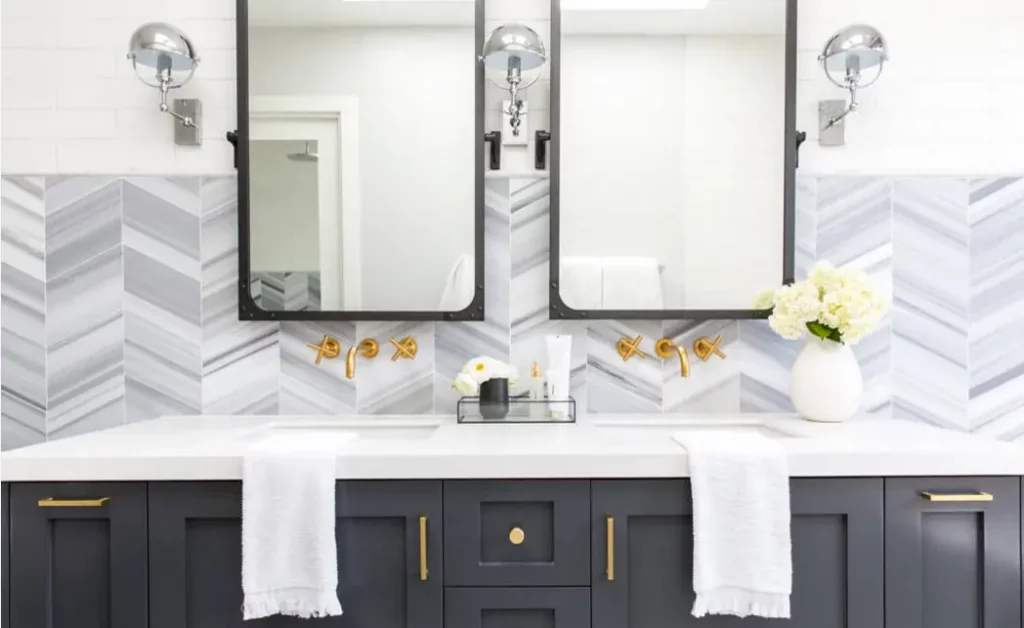 Make Bathroom Shine with Metallic Decor